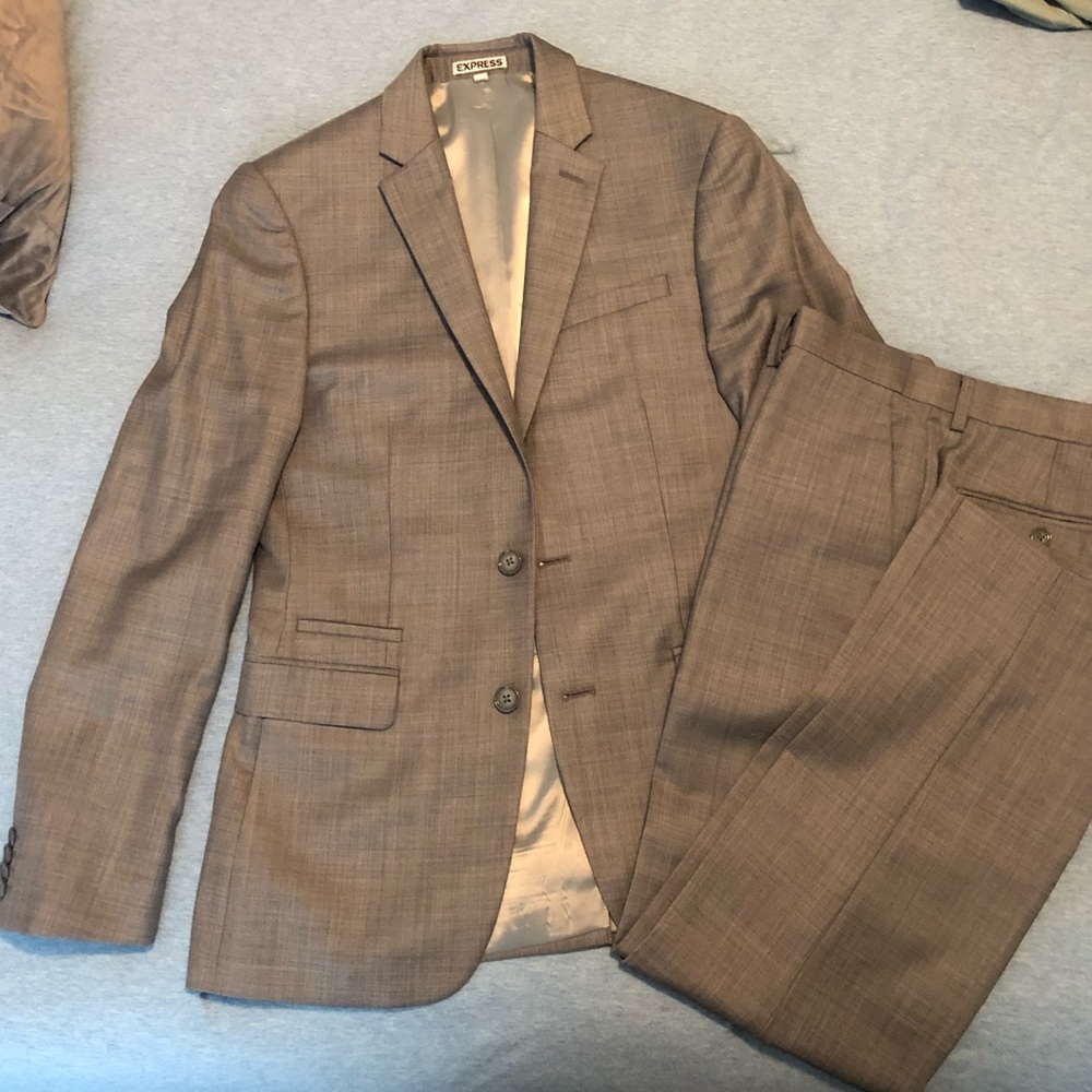 GRAY SUIT